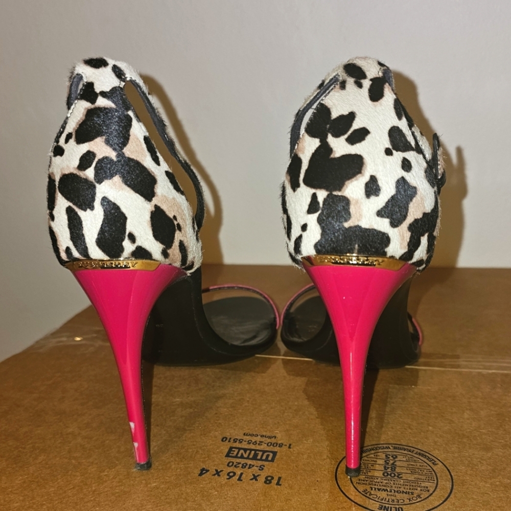 Authentic BURBERRY Cidnay Calf Leather Fuschia Heel Sandals sz 39